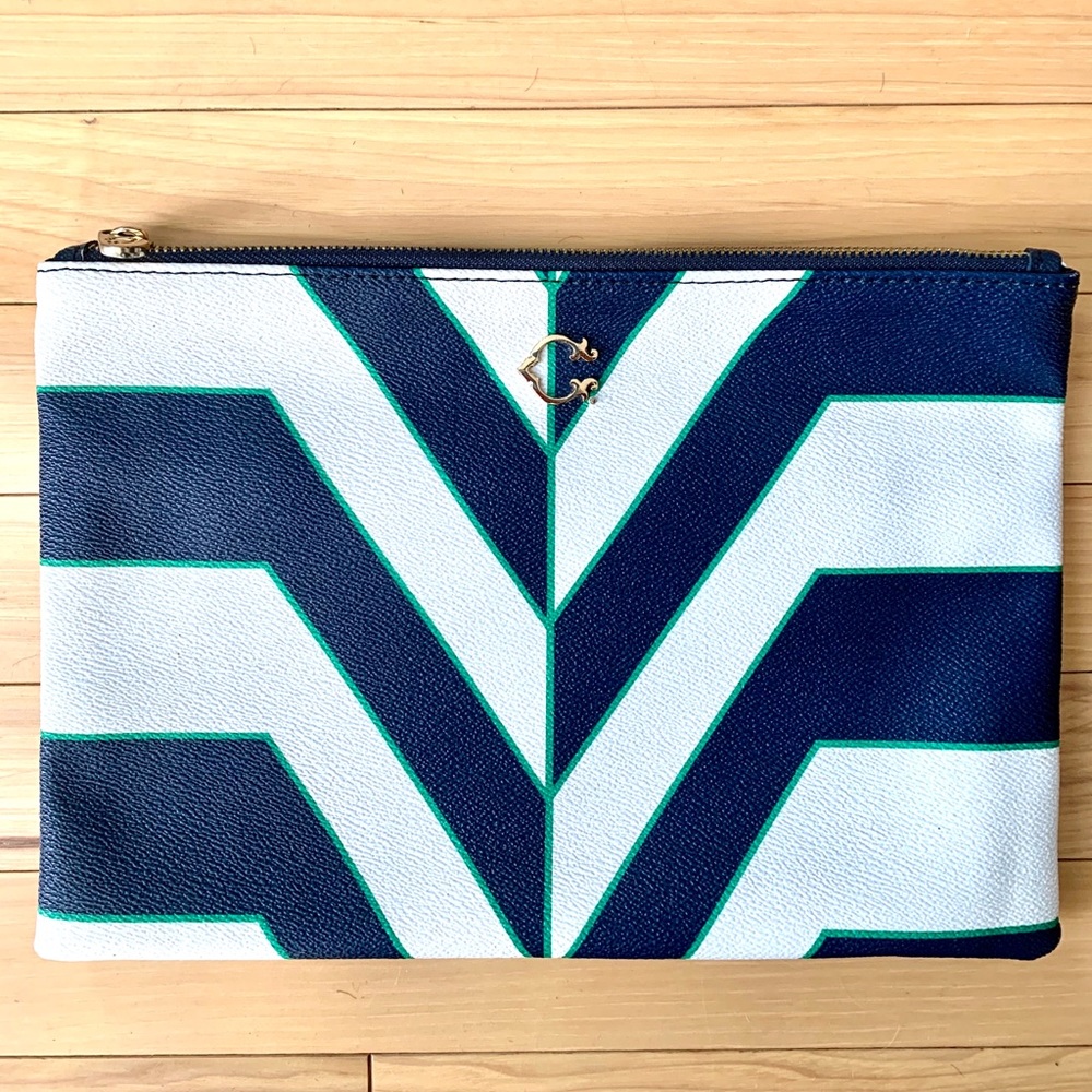 C Wonder Chevron Clutch